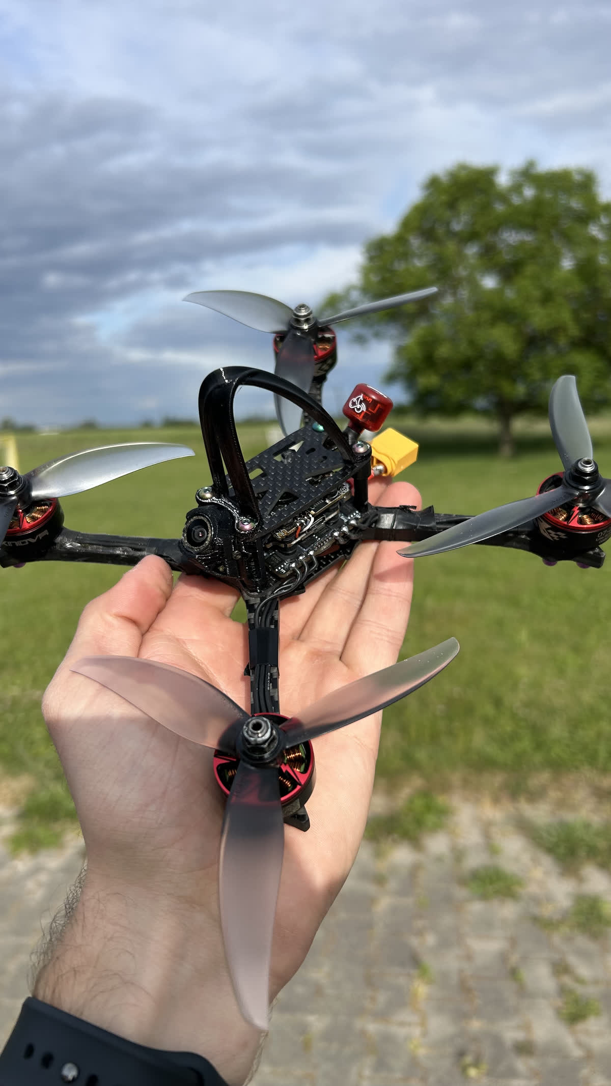 Rennfertige 5-Zoll-FPV-Drohne im Freestyle-Aufbau